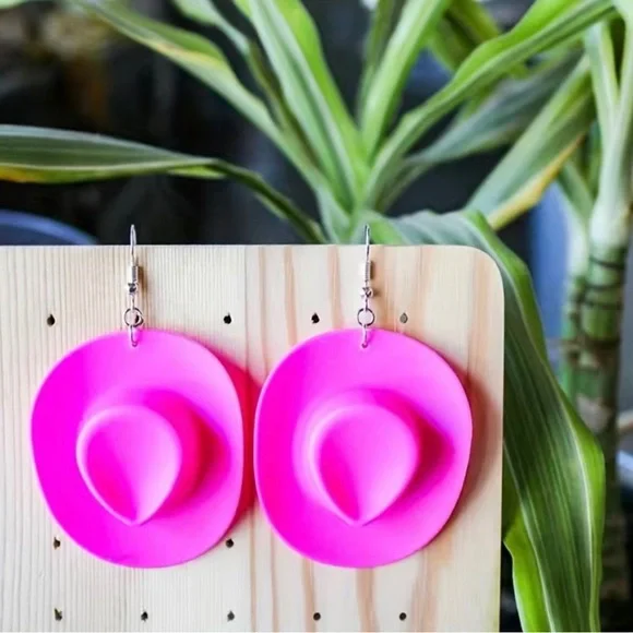 Pink Cowgirl Hat Earrings 🐮 - Picture 1 of 2